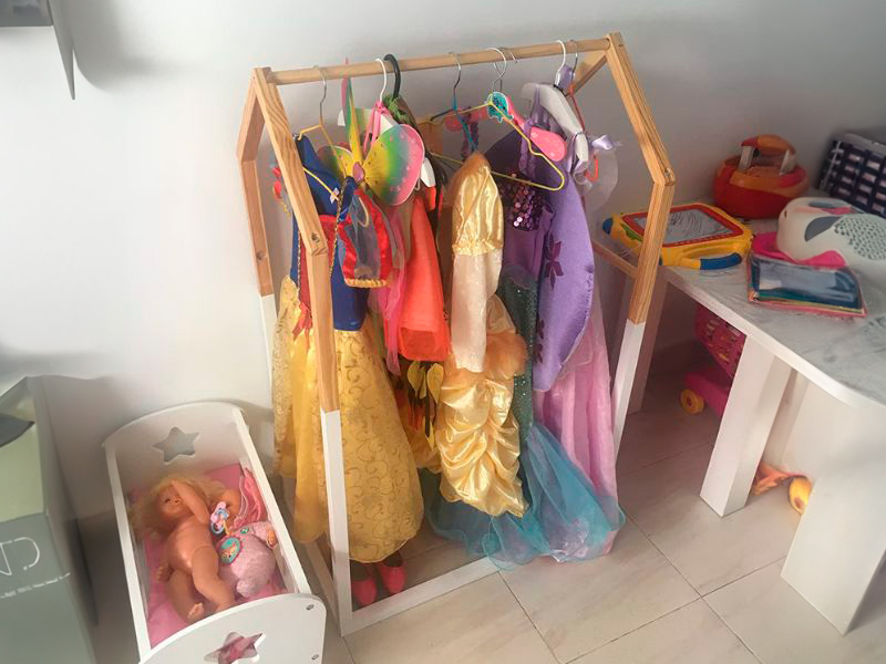 Foto de cliente de Mueble Infantil Burro de Ropa Forma de Casa en Blanco y Roble Claro 60x100x37 cm
