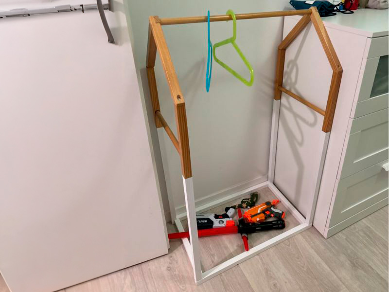 Foto de cliente de Mueble Infantil Burro de Ropa Forma de Casa en Blanco y Roble Claro 60x100x37 cm