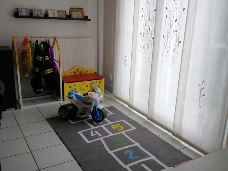 Foto de cliente de Mueble Infantil Burro de Ropa Forma de Casa en Blanco y Roble Claro 60x100x37 cm