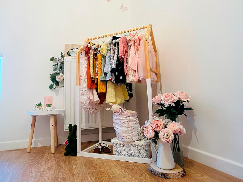 Foto de cliente de Mueble Infantil Burro de Ropa Forma de Casa en Blanco y Roble Claro 60x100x37 cm