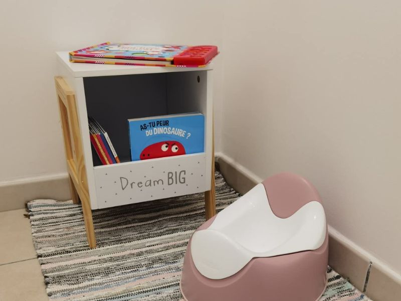 Foto de cliente de Mesita de Noche Infantil con 1 Hueco en Color Blanco y Roble Claro 33x40x30 cm
