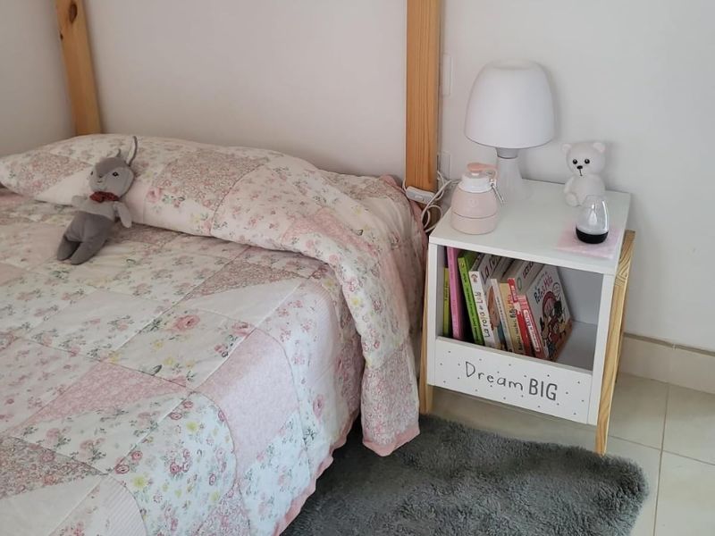 Foto de cliente de Mesita de Noche Infantil con 1 Hueco en Color Blanco y Roble Claro 33x40x30 cm