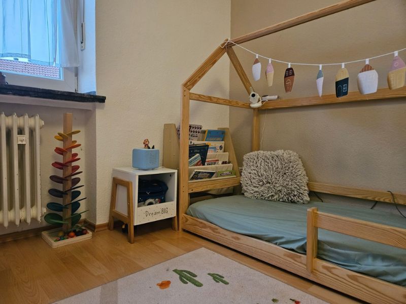 Foto de cliente de Mesita de Noche Infantil con 1 Hueco en Color Blanco y Roble Claro 33x40x30 cm