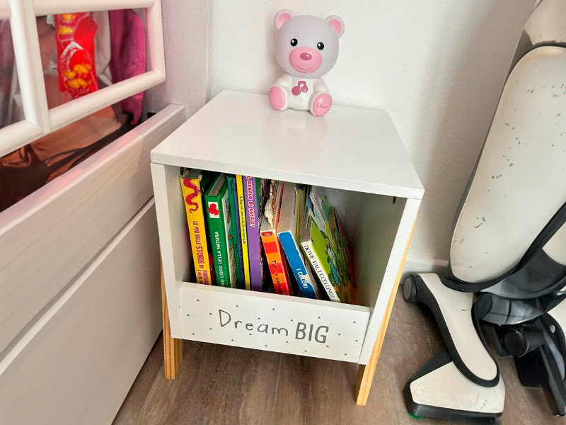 Foto de cliente de Mesita de Noche Infantil con 1 Hueco en Color Blanco y Roble Claro 33x40x30 cm