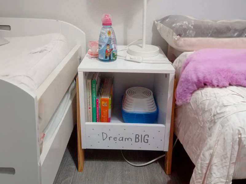 Foto de cliente de Mesita de Noche Infantil con 1 Hueco en Color Blanco y Roble Claro 33x40x30 cm