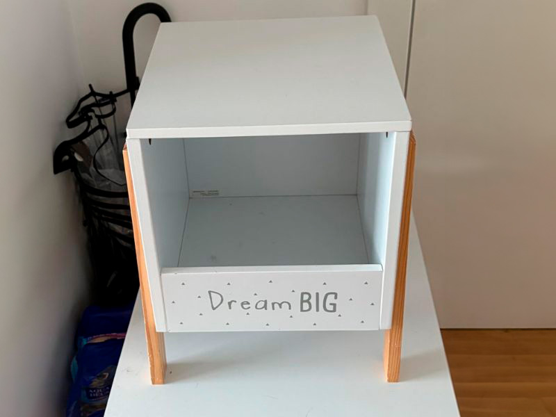 Foto de cliente de Mesita de Noche Infantil con 1 Hueco en Color Blanco y Roble Claro 33x40x30 cm