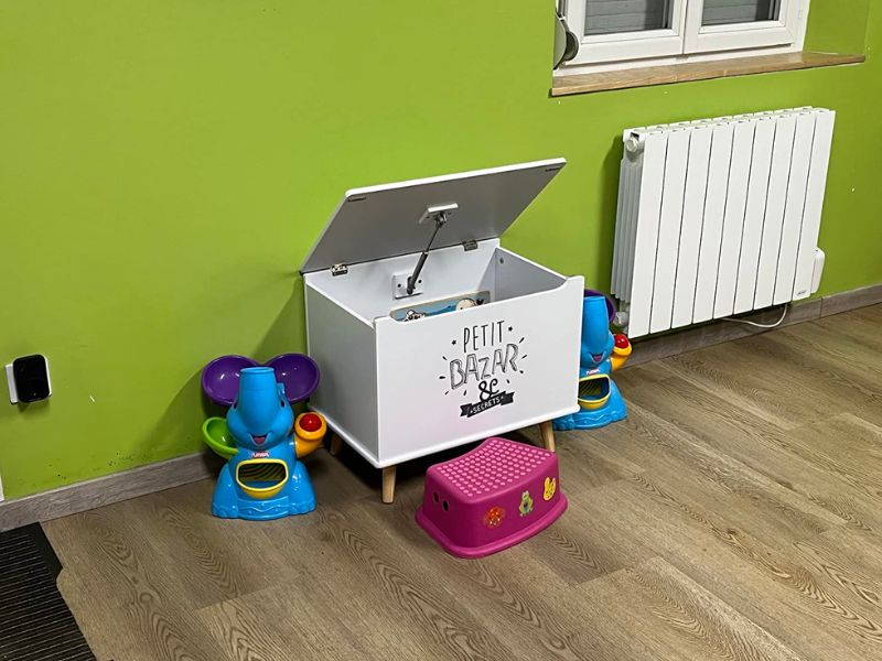 Foto de cliente de Mueble Infantil Baúl Bazar con Patas de Madera en Color Blanco 58x48x38 cm