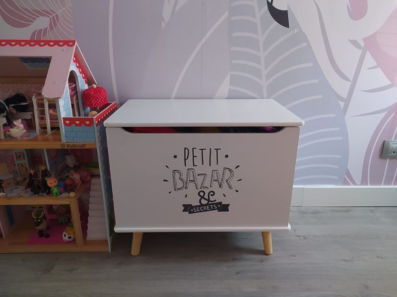 Foto de cliente de Mueble Infantil Baúl Bazar con Patas de Madera en Color Blanco 58x48x38 cm