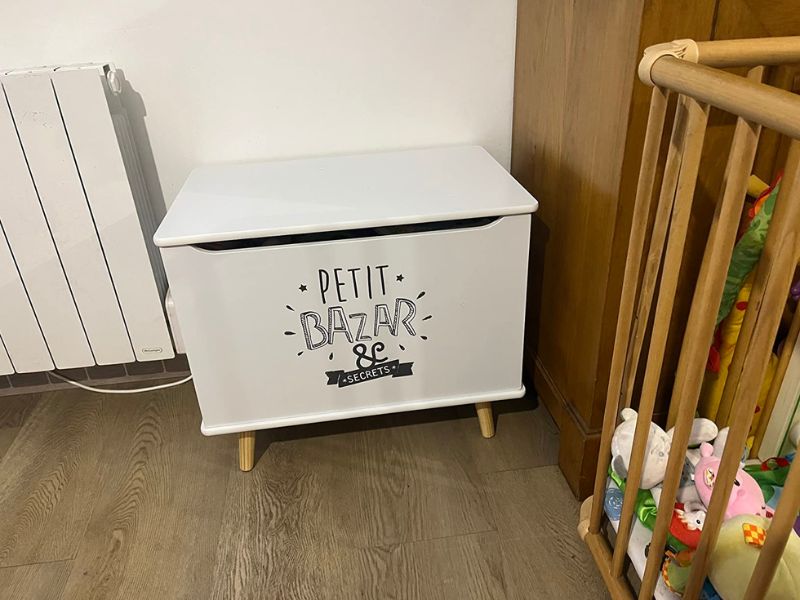 Foto de cliente de Mueble Infantil Baúl Bazar con Patas de Madera en Color Blanco 58x48x38 cm