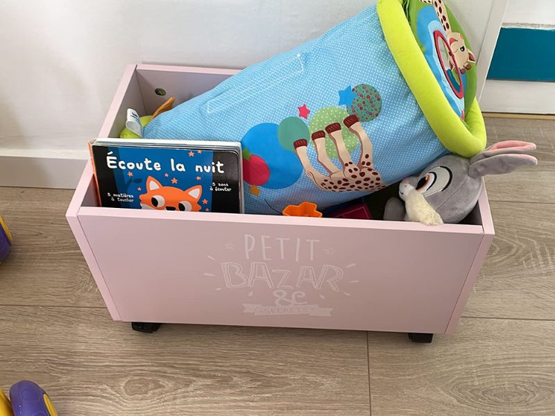 Foto de cliente de Baúl Bazar con Ruedas en Color Rosa 48x29x28 cm