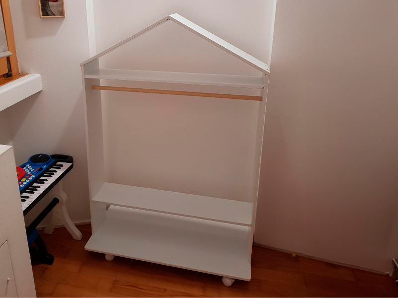 Foto de cliente de Mueble Infantil Burro De Ropa Casa Con Ruedas Color Blanco 81x120 cm