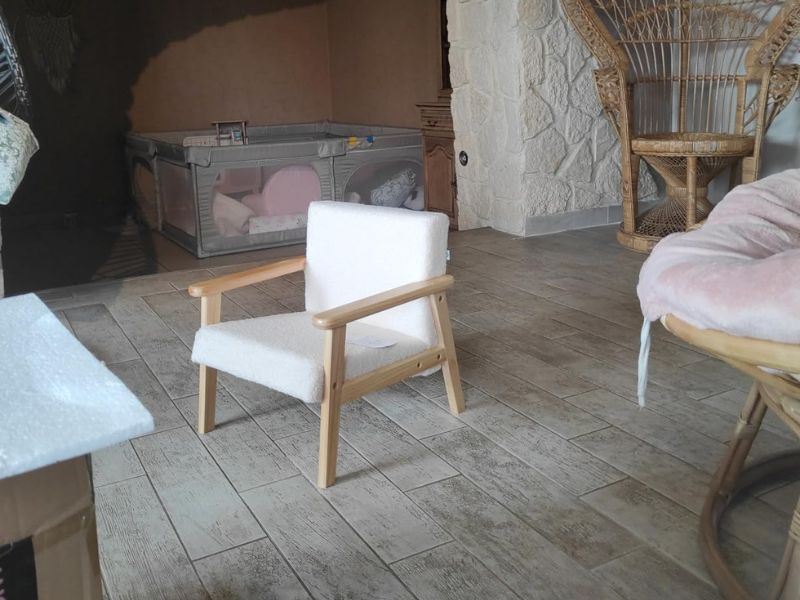 Foto de cliente de Silla Infantil Basile de Tela en Color Roble Claro y Beige 43x46x43 cm