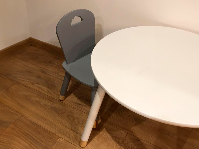 Foto de cliente de Mesa Infantil Dormitorio Douceur Color Blanco 60x60 cm