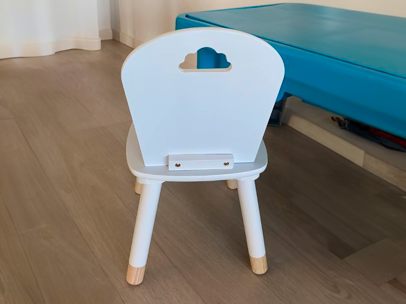 Foto de cliente de Mesa Infantil Pack Douceur Mesa + Sillas + Perchero Color Blanco