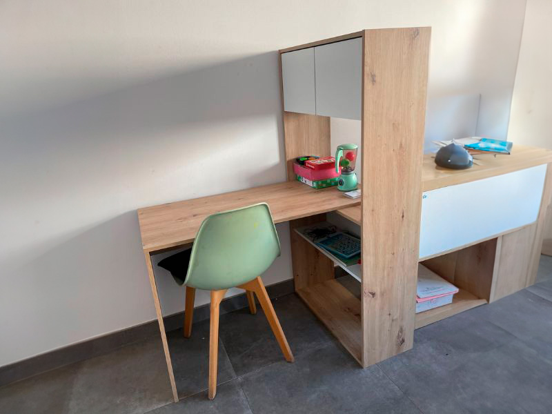 Foto de cliente de Mesa Escritorio con Estanteria en Roble nodi y Blanco Artik 112 cm