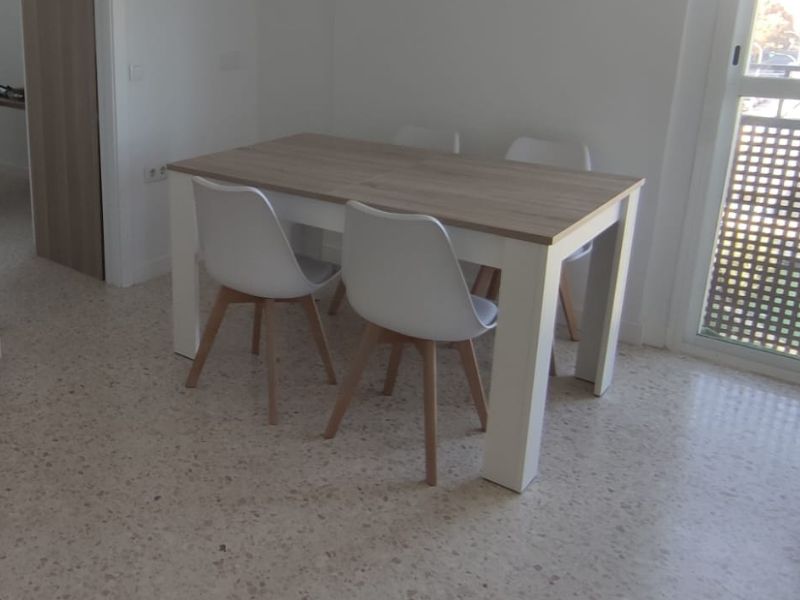 Foto de cliente de Pack Mesa con 4 Sillas Estilo Nórdico Color Blanco y Roble Canadian