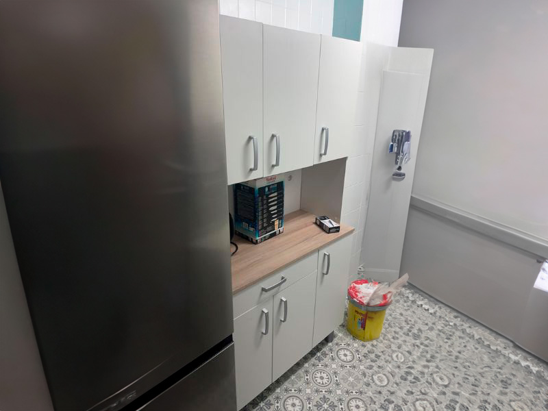 Foto de cliente de Mueble Auxiliar de Cocina Garlic Color Roble Kronberg y Blanco Mate 101x186 cm
