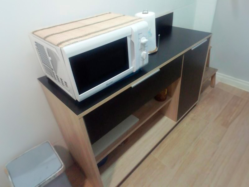Foto de cliente de Mueble auxiliar microondas roble y negro 123x85 cm