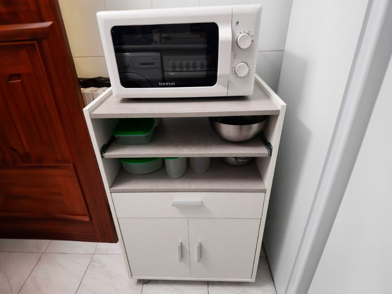 Foto de cliente de Mueble Auxiliar Microondas Con Ruedas Color Blanco 59x92x40 cm
