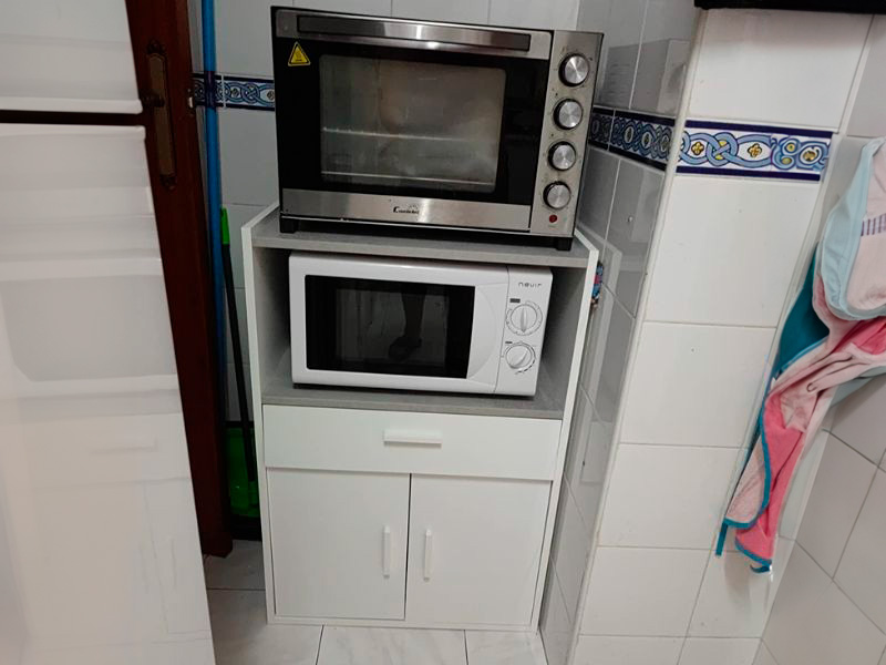 Foto de cliente de Mueble Auxiliar Microondas Con Ruedas Color Blanco 59x92x40 cm