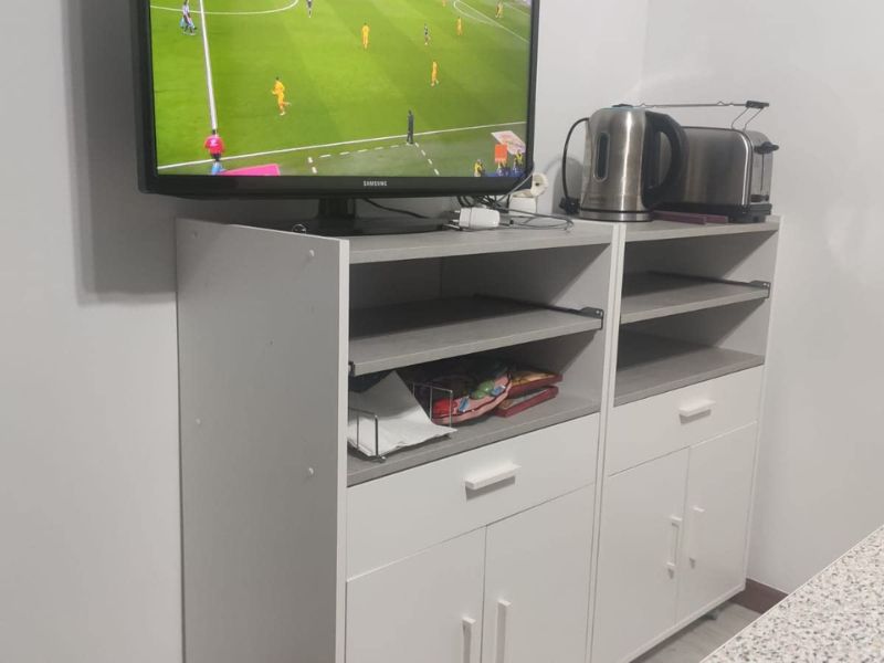 Foto de cliente de Mueble Auxiliar Microondas Con Ruedas Color Blanco 59x92x40 cm