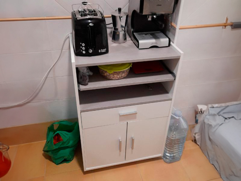 Foto de cliente de Mueble Auxiliar Microondas Con Ruedas Color Blanco 59x92x40 cm