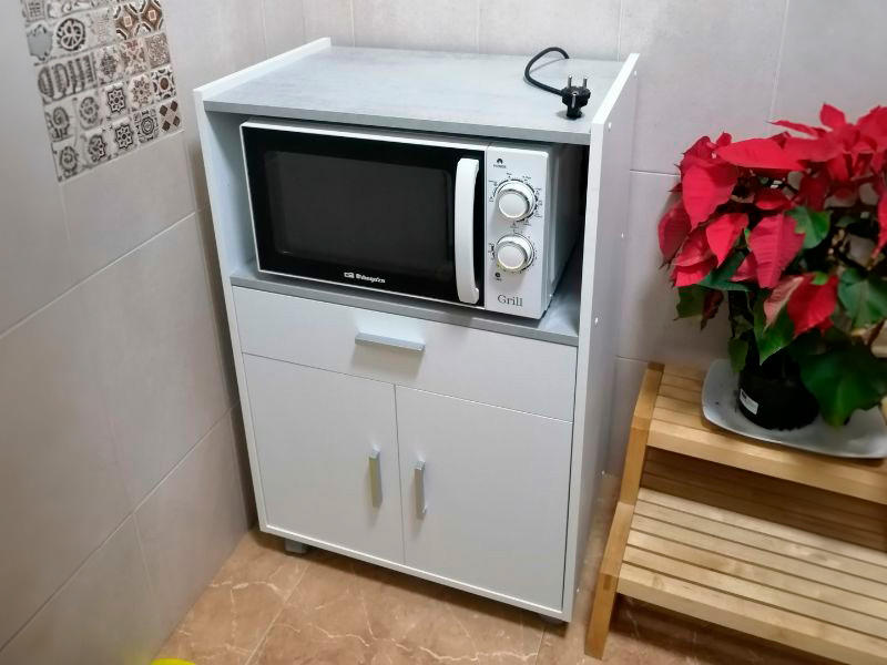 Foto de cliente de Mueble Auxiliar Microondas Con Ruedas Color Blanco 59x92x40 cm