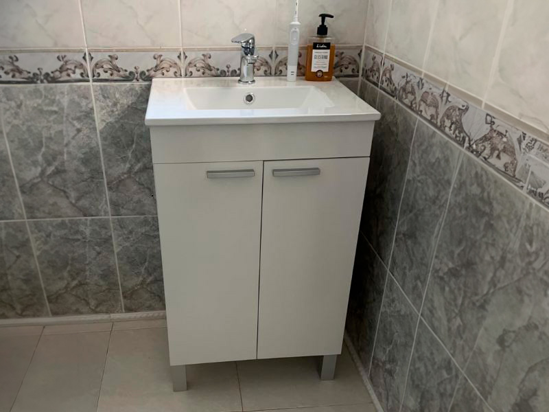 Foto de cliente de Mueble de Baño con Patas y Espejo Camelia Blanco Brillo 40 cm (Lavamanos Opcional)
