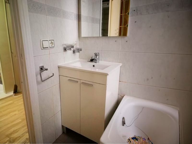 Foto de cliente de Mueble de Baño con Patas y Espejo Camelia Blanco Brillo 40 cm (Lavamanos Opcional)