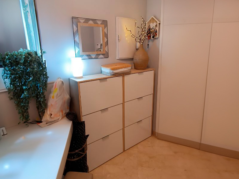 Foto de cliente de Mueble Zapatero Recibidor 3 Puertas Color Roble Y Blanco Brillo 60 cm
