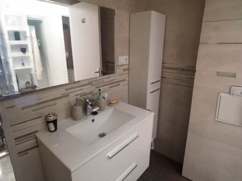 Foto de cliente de Mueble de Baño Suspendido Aruba 2 Cajones con Espejo Blanco 80 cm (Lavamanos Opcional)