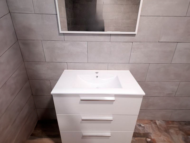 Foto de cliente de Mueble de Baño con Patas y Espejo Blanco Brillo Taria 86x80 (Lavabo Opcional)