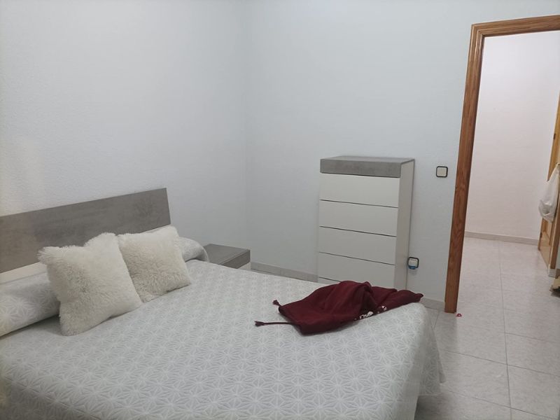 Foto de cliente de Cómoda De Dormitorio Industrial Con 5 Cajones Color Blanco Artik y Gris Cemento 61x118 cm