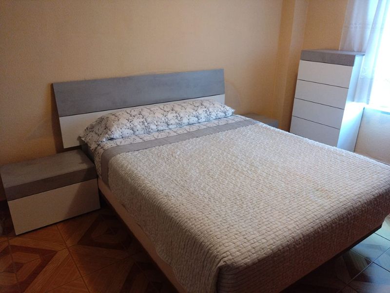 Foto de cliente de Cómoda De Dormitorio Industrial Con 5 Cajones Color Blanco Artik y Gris Cemento 61x118 cm