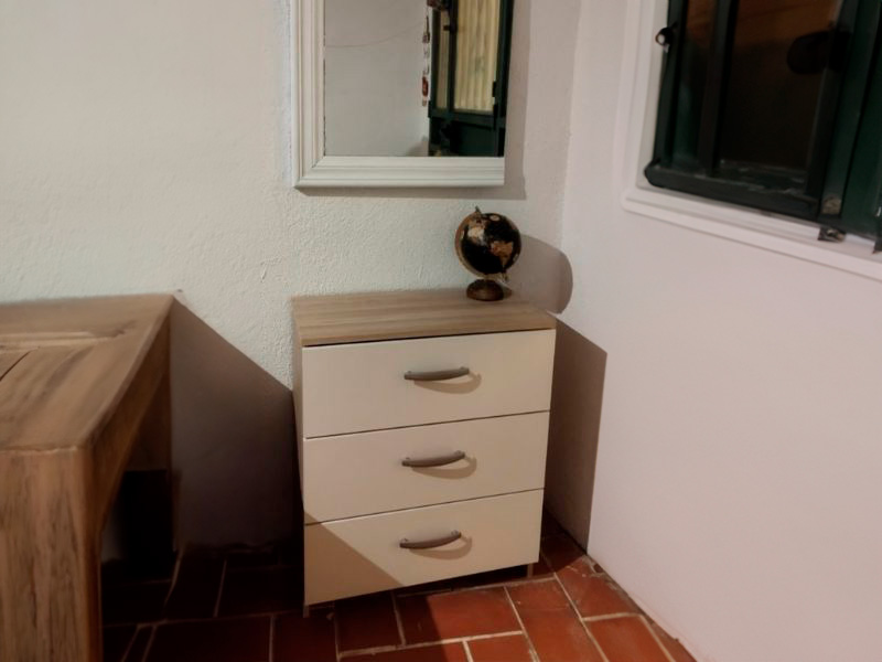 Foto de cliente de Cómoda Mesita Moderna Con 3 Cajones Nano Blanco PErla y Roble Shannon 61x72 cm