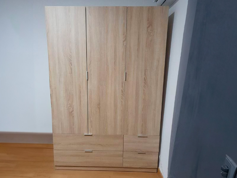Foto de cliente de Armario ropero 3 puertas 4 cajones roble 135x200 cm