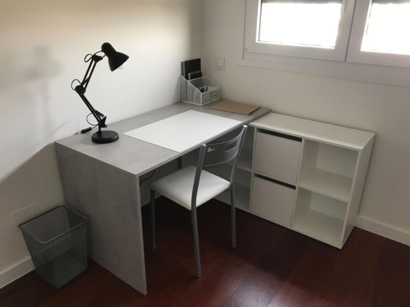 Foto de cliente de Escritorio Adapta Plus con buc blanco y cemento 136 cm