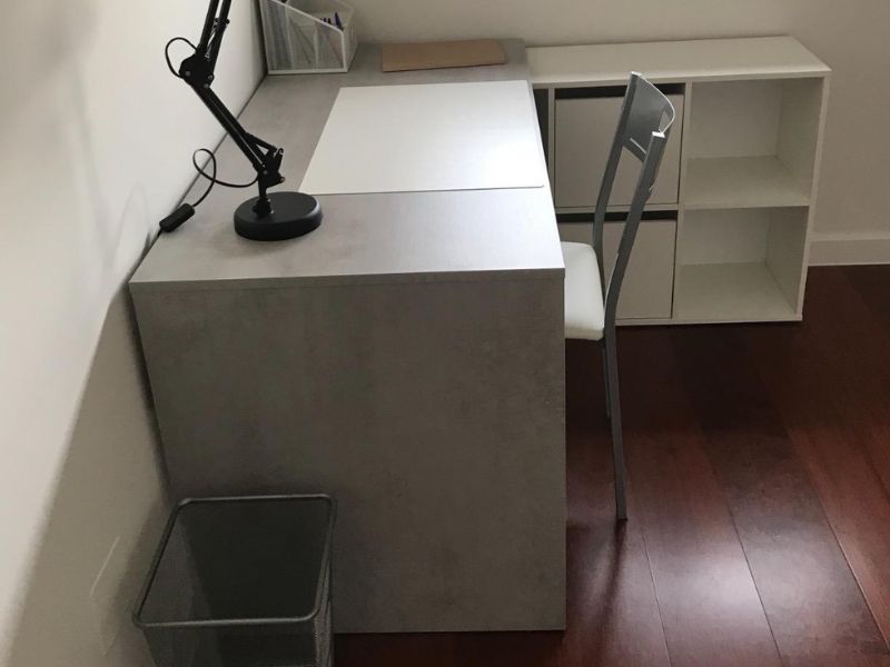 Foto de cliente de Escritorio Adapta Plus con buc blanco y cemento 136 cm