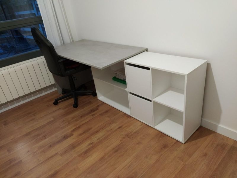 Foto de cliente de Escritorio Adapta Plus con buc blanco y cemento 136 cm