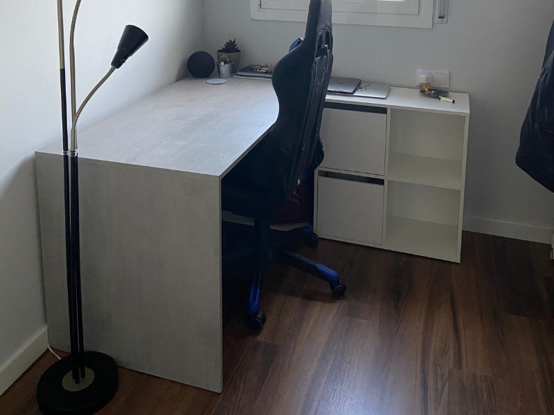 Foto de cliente de Escritorio Adapta Plus con buc blanco y cemento 136 cm