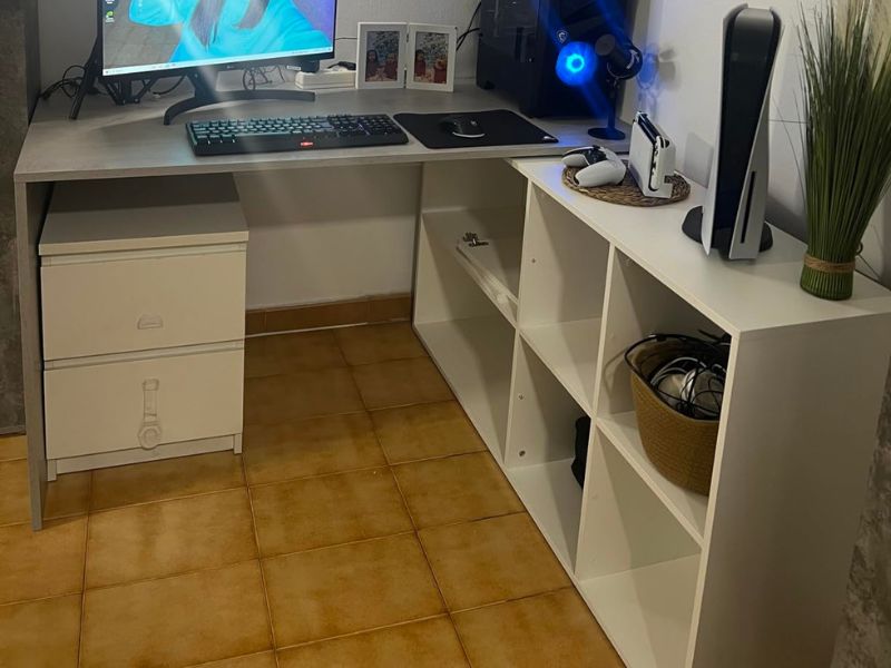 Foto de cliente de Escritorio Adapta Plus con buc blanco y cemento 136 cm