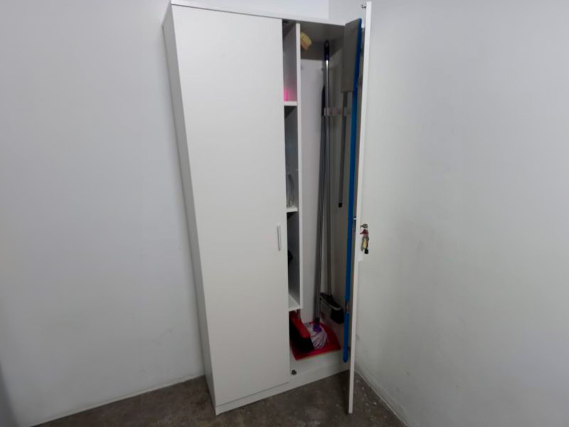 Foto de cliente de Armario Multiusos Escobero 2 Puertas Blanco Mate 80x180 cm
