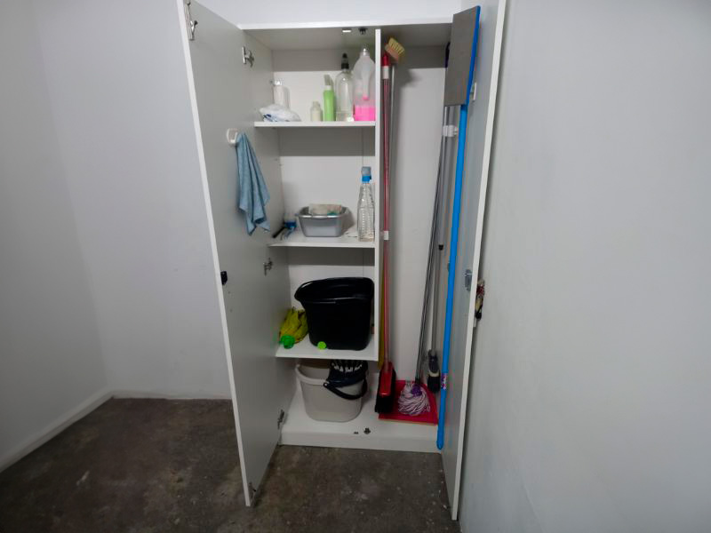 Foto de cliente de Armario Multiusos Escobero 2 Puertas Blanco Mate 80x180 cm