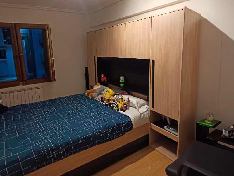 Foto de cliente de Cabecero de Cama Doble Puente John Color Roble Brooklyn y Negro Stipple 265 cm