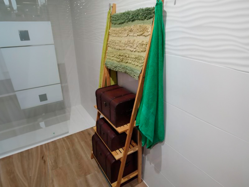 Foto de cliente de Estantería de Baño Tres Barras y Tres Estantes Bambú Bam Color Marrón 53x152 cm