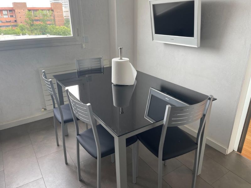 Foto de cliente de Mesa Cadell Cristal Color Negro Con Estructura De Metal 140x90 cm