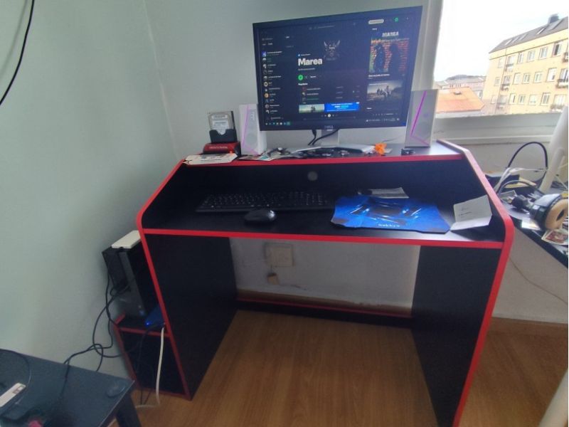 Foto de cliente de Mesa Gamer Legend Estilo Moderno Color Negro y Rojo 116 cm
