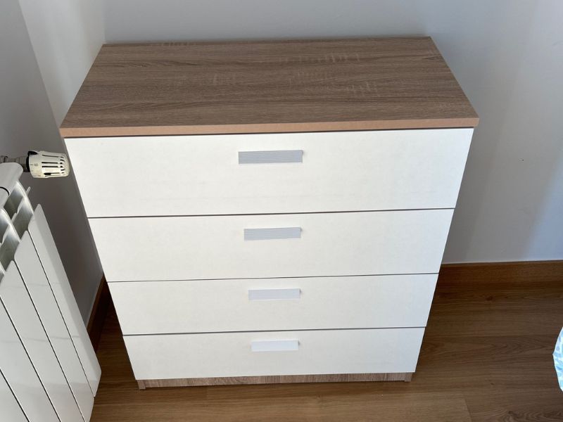Foto de cliente de Cómoda Dormitorio Tibet 4C Roble Cambrian y Blanco 74x78 cm
