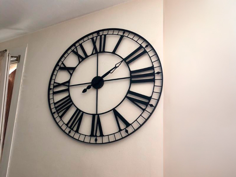 Foto de cliente de Reloj de pared Tibor Color Negro 88 cm