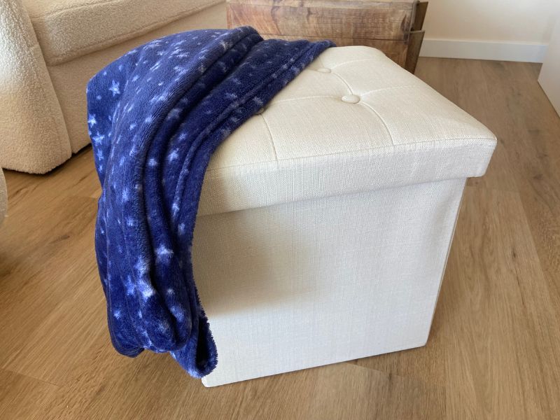 Foto de cliente de Baúl Puff Plegable Lysandre en Color Beige con Terciopelo 38x38 cm